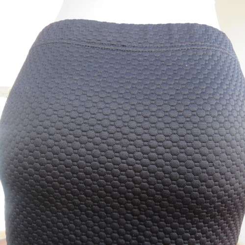 Bodycon black knee length skirt in bubble stretch polyester by CHOOZIE size 34/10. New condition