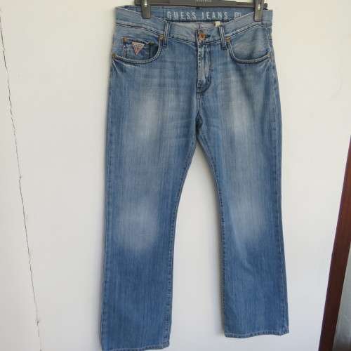 Original blue denim GUESS jeans size 36 in 100% strong cotton. Inner leg 85cm. Very good cond.