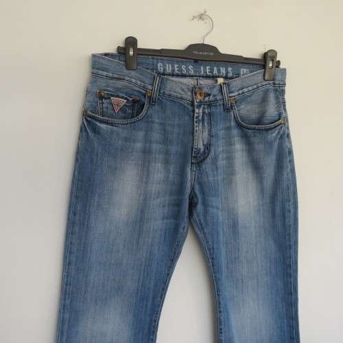 Original blue denim GUESS jeans size 36 in 100% strong cotton. Inner leg 85cm. Very good cond.