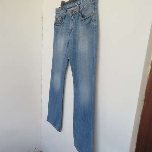 Original blue denim GUESS jeans size 36 in 100% strong cotton. Inner leg 85cm. Very good cond.