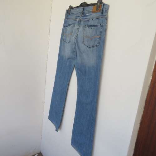 Original blue denim GUESS jeans size 36 in 100% strong cotton. Inner leg 85cm. Very good cond.
