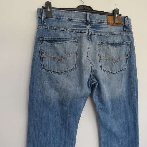 Original blue denim GUESS jeans size 36 in 100% strong cotton. Inner leg 85cm. Very good cond.
