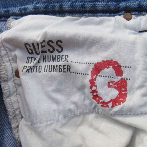 Original blue denim GUESS jeans size 36 in 100% strong cotton. Inner leg 85cm. Very good cond.