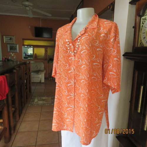 Get into summer! Crimson with white curls polyester button down boutique made top. Size 42. New cond