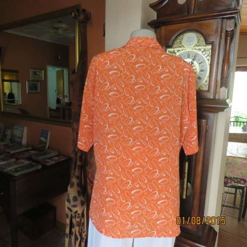 Get into summer! Crimson with white curls polyester button down boutique made top. Size 42. New cond