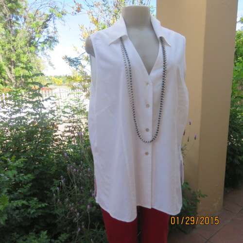 Cool white sleeveless cotton top by REAL CLOTHING size 42/18. V neck with collar.As new
