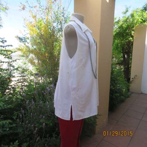 Cool white sleeveless cotton top by REAL CLOTHING size 42/18. V neck with collar.As new