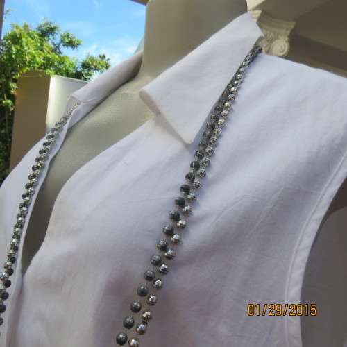 Cool white sleeveless cotton top by REAL CLOTHING size 42/18. V neck with collar.As new