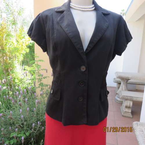 Stunning very black capped sleeve fully lined jacket by INWEAR size 38. Braiding/pleats at back.
