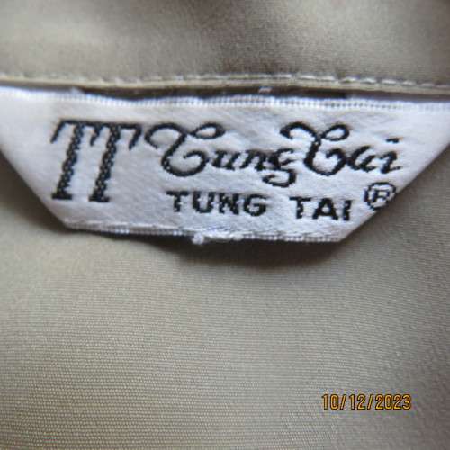 Stunning avo green richly embroidered silky polyester short sleeve top.By TUNG TAI size 40.As new.