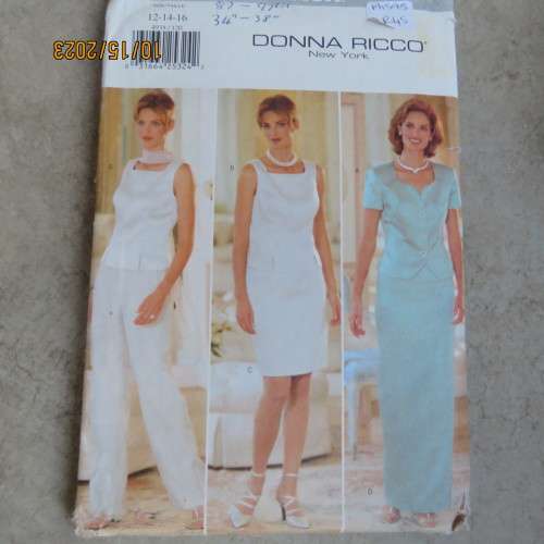BUTTERICK sewing pattern for stunning outfits by DONNA RICCO. Sizes 32 to 44. Good condition