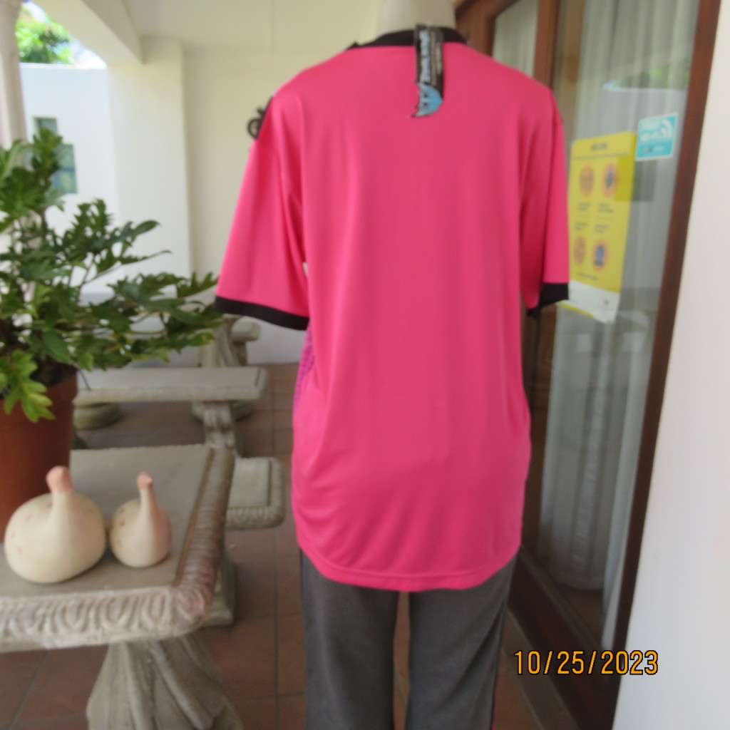New TITAN ZONE sports slip over top in stretch polyester. Pink/yellow/black. Size 42/18. V neck.