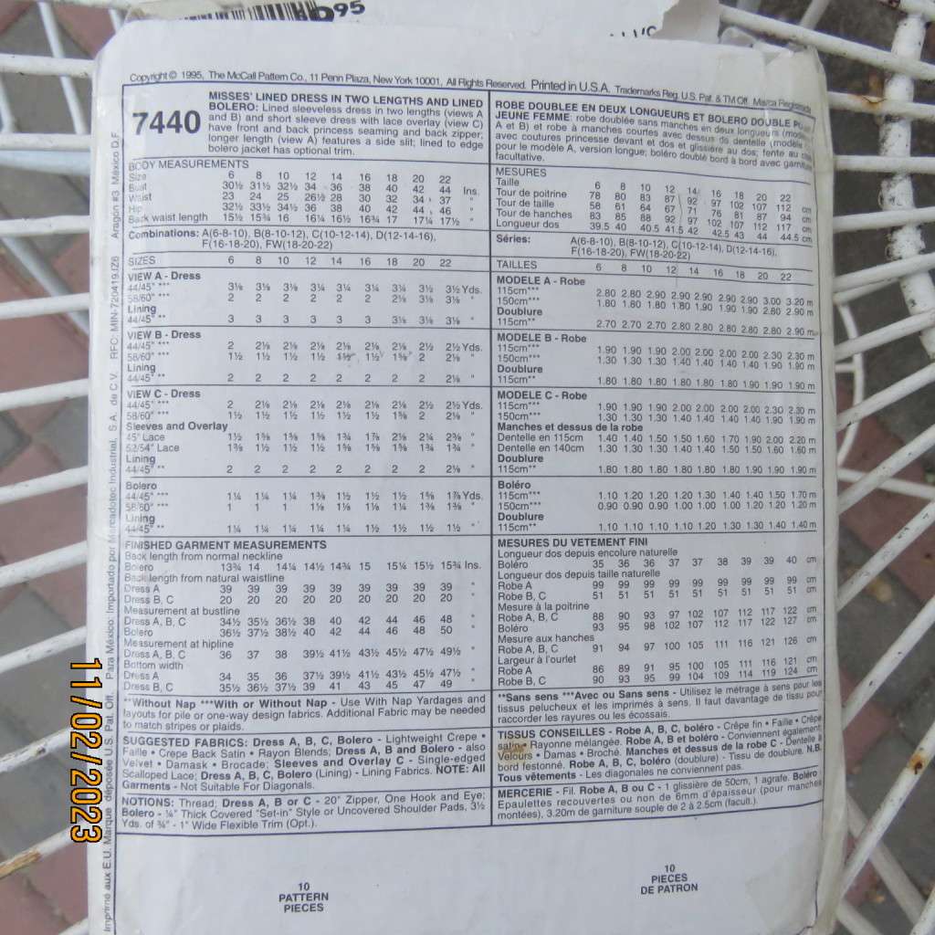 Easy McCall`s sewing pattern 7440 in size 6 to 22 in 10 pieces. Good condition