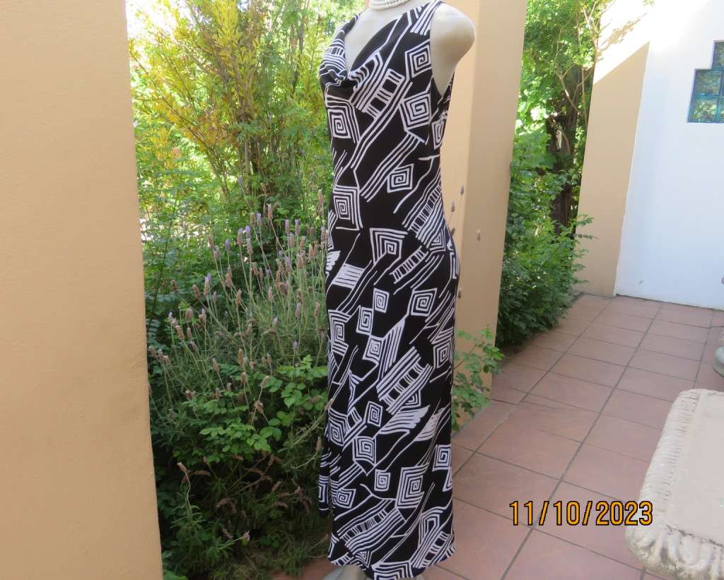 Sleek monochrome ankle length polyester dress in geometric print.Cowl neckline.Size 36/12  MILADY`S