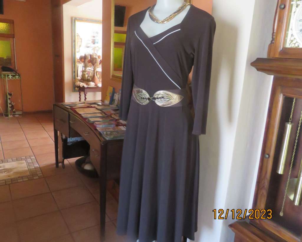 Figure fitting high quality DANIEL HECHTER choc brown stretch poly dress. Size 36. Flare bottom.