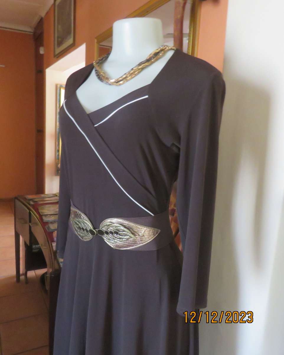 Figure fitting high quality DANIEL HECHTER choc brown stretch poly dress. Size 36. Flare bottom.