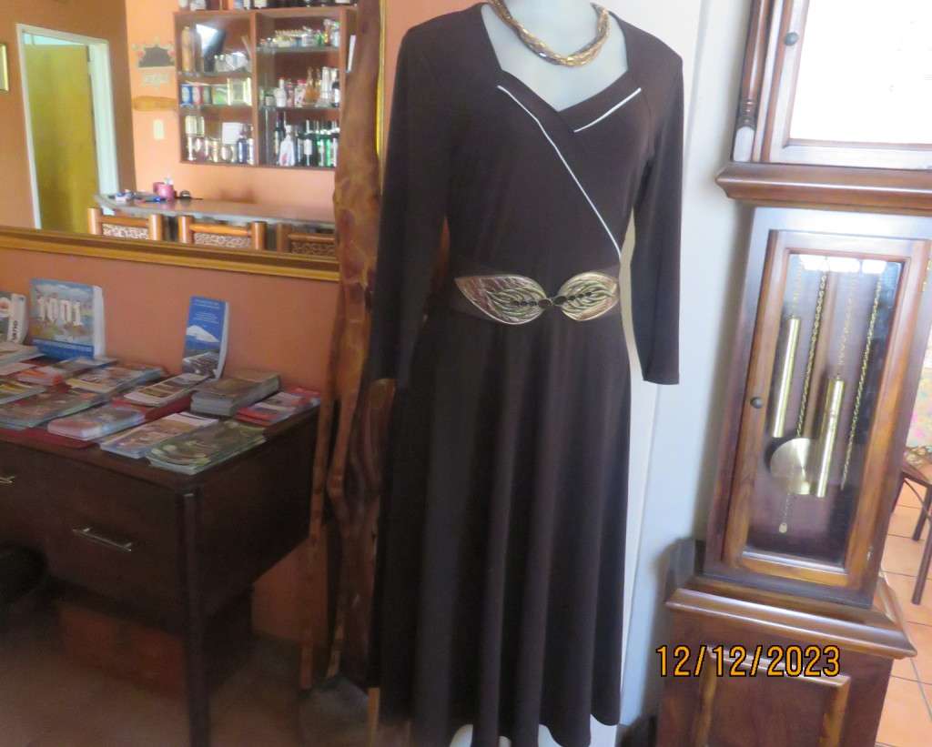 Figure fitting high quality DANIEL HECHTER choc brown stretch poly dress. Size 36. Flare bottom.