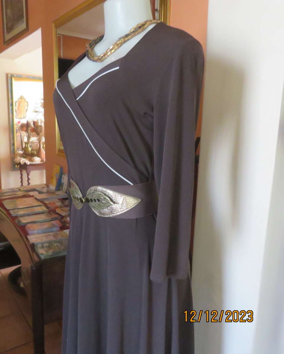 Figure fitting high quality DANIEL HECHTER choc brown stretch poly dress. Size 36. Flare bottom.