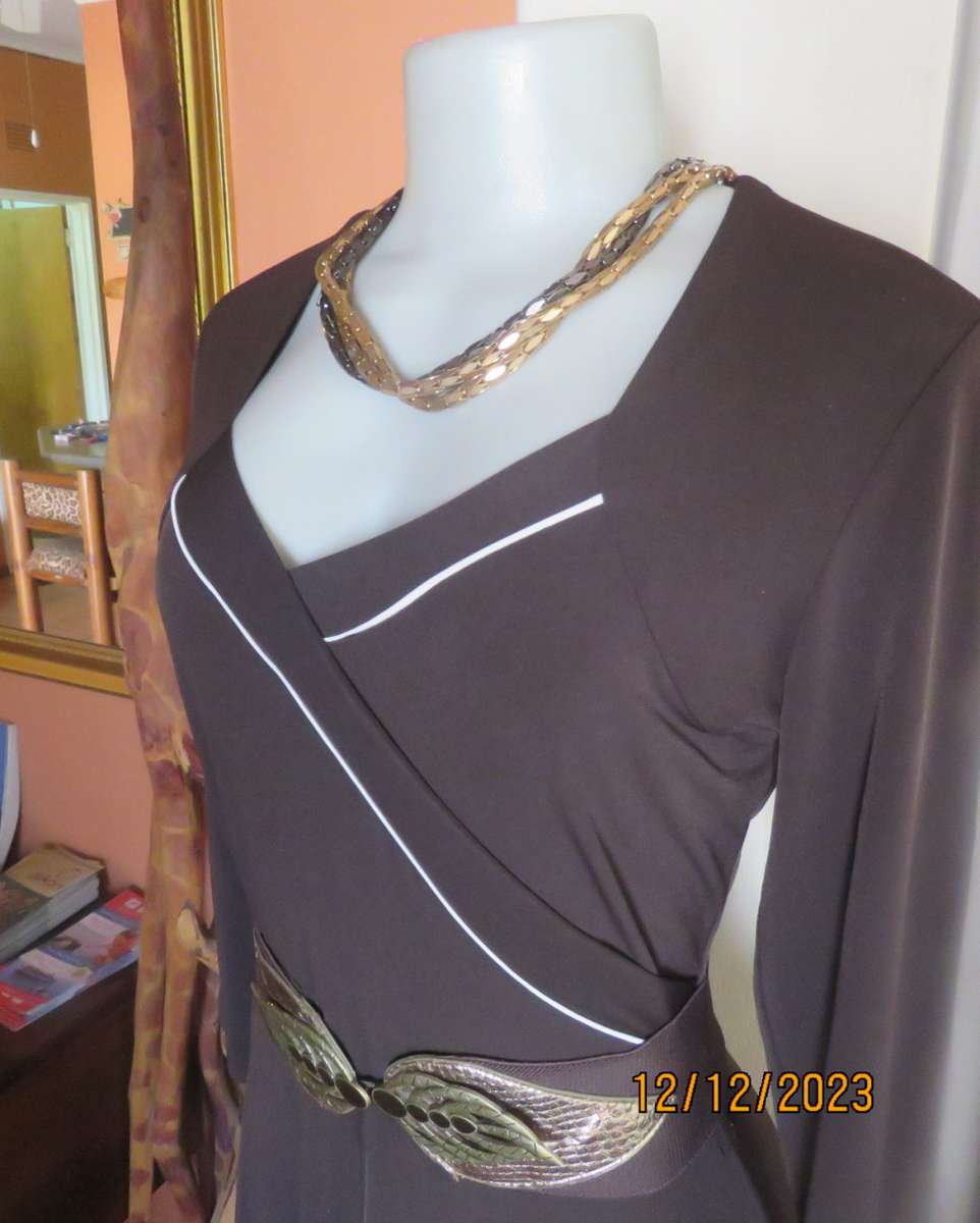 Figure fitting high quality DANIEL HECHTER choc brown stretch poly dress. Size 36. Flare bottom.