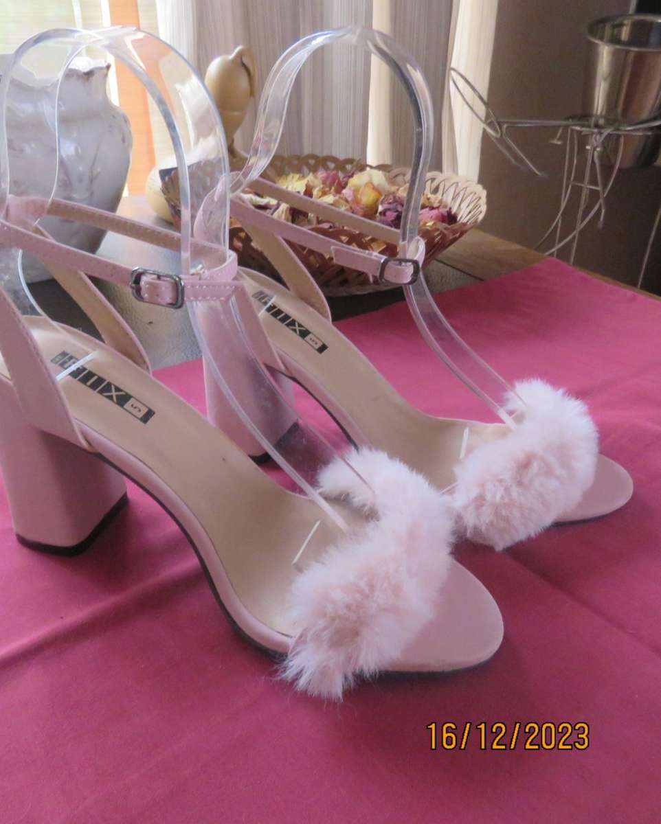 Pair of pale pink block heel sandals with ankle straps. Band over foot with faux fur.Size 5 by FIX.