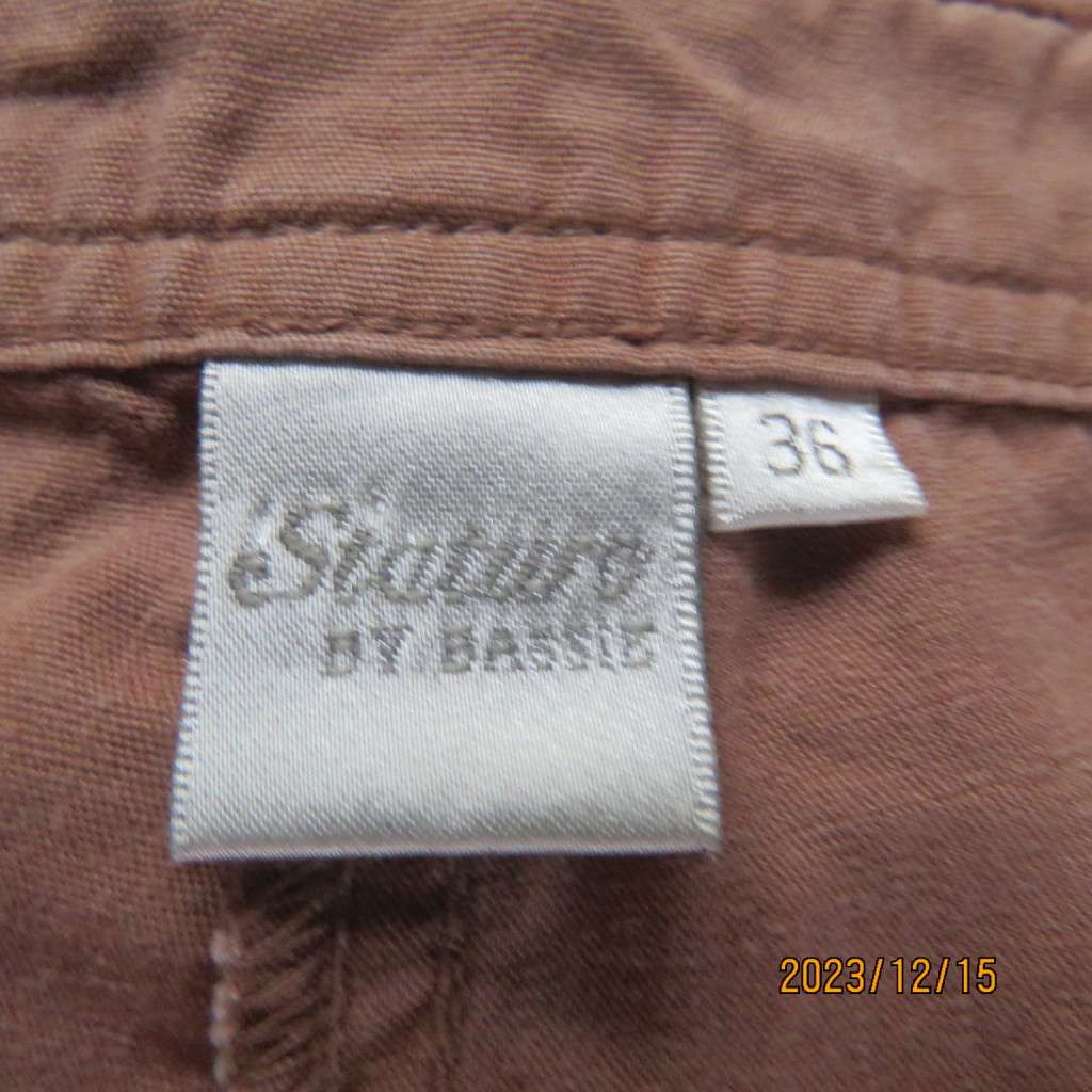 Totally off duty look ankle cotton pants in fawn. Size 36 by STATURE. Side and leg pockets. As new