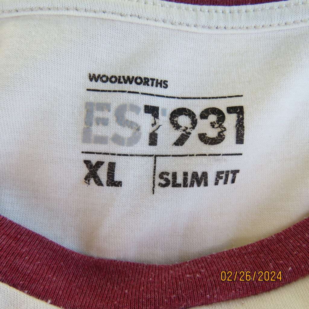 Totally off duty long maroon sleeve/rich cream body T-Shirt. Logo & picture front.Size 42 by WOOLIES