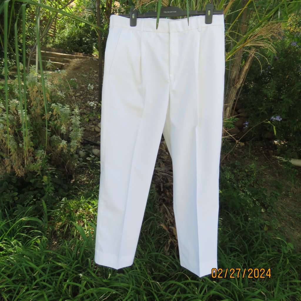 New white poly/viscose pants by FG Uniforms 2008. Size 34... 87cm/74RS. Pleats on front.Side pockets