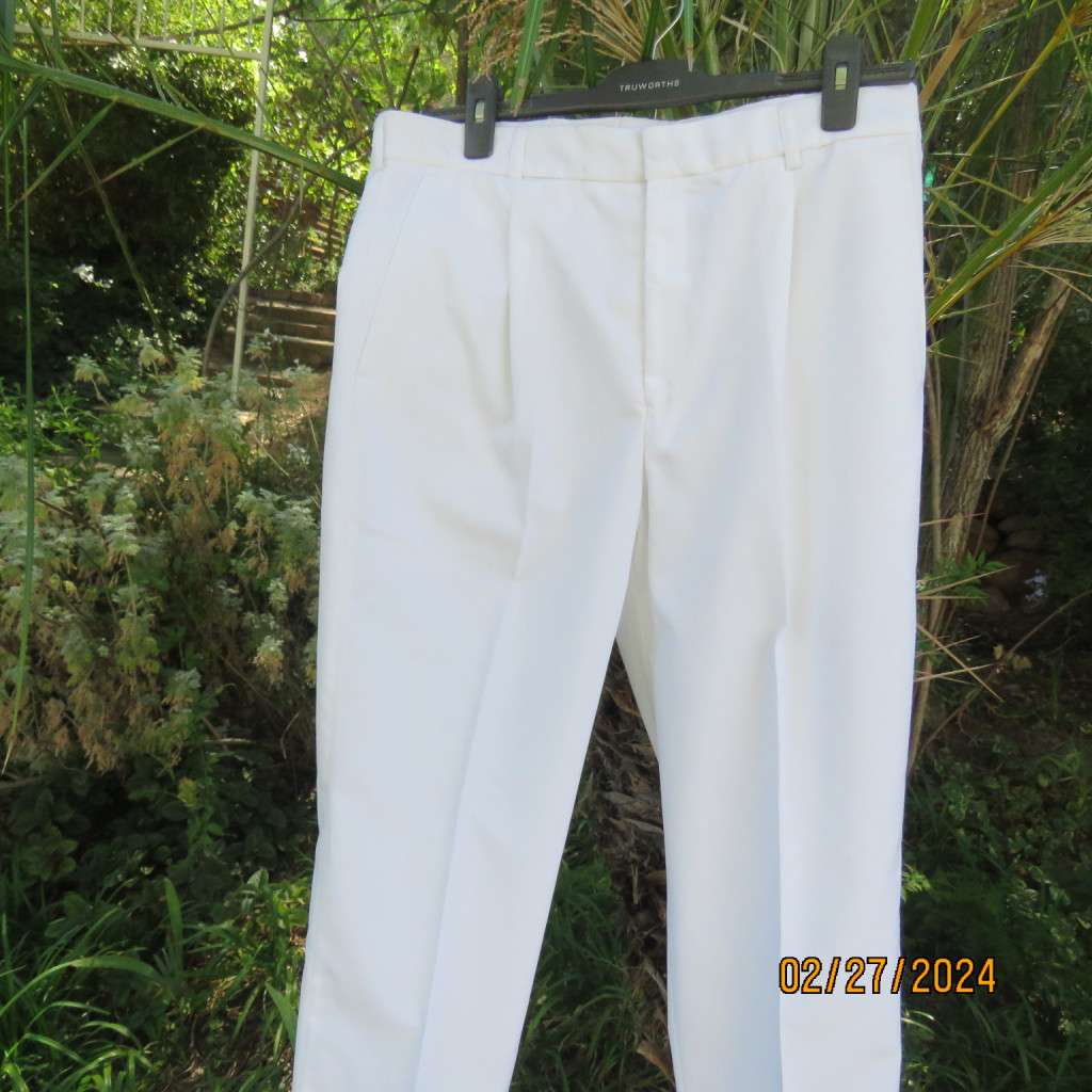 New white poly/viscose pants by FG Uniforms 2008. Size 34... 87cm/74RS. Pleats on front.Side pockets