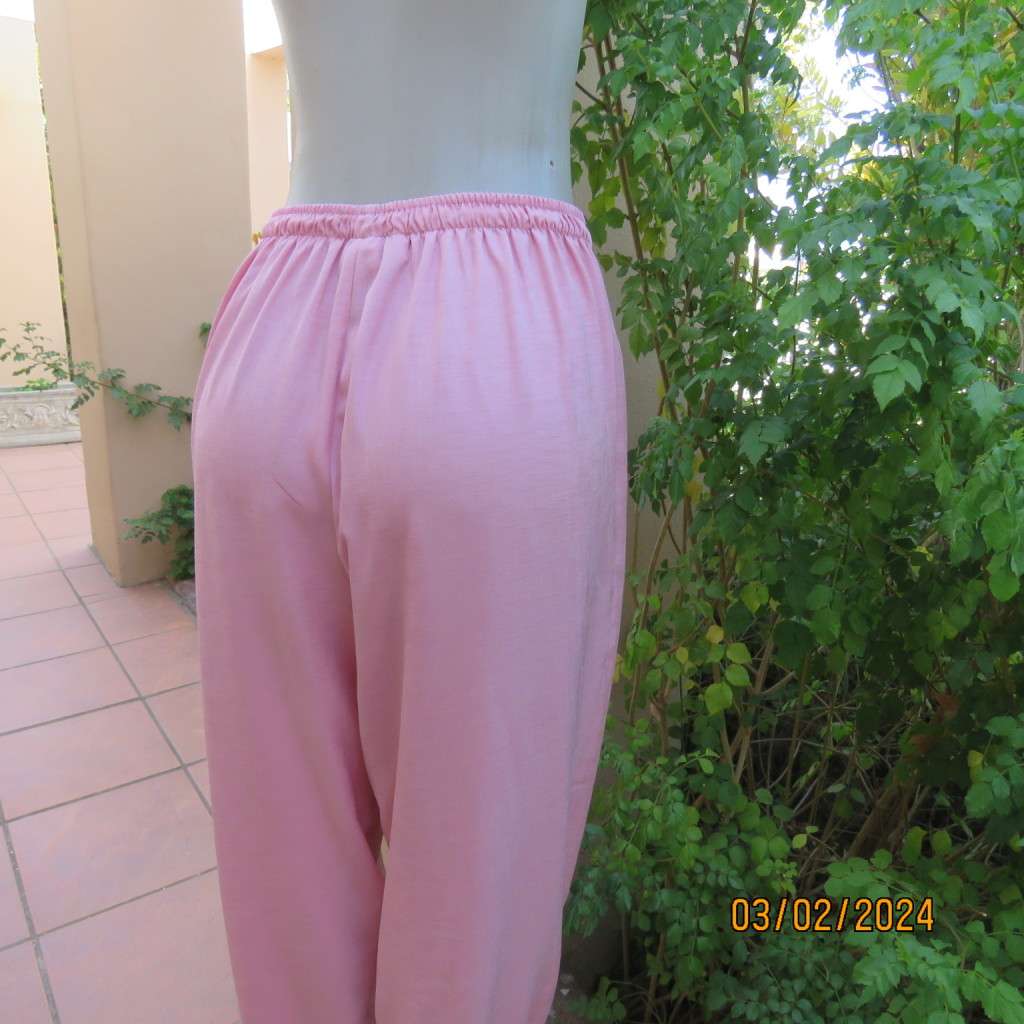 Up the luxe with this 3 pc rose pink ensemble by CAVIAR size 40. Comfy pants, sleeveless top, jacket