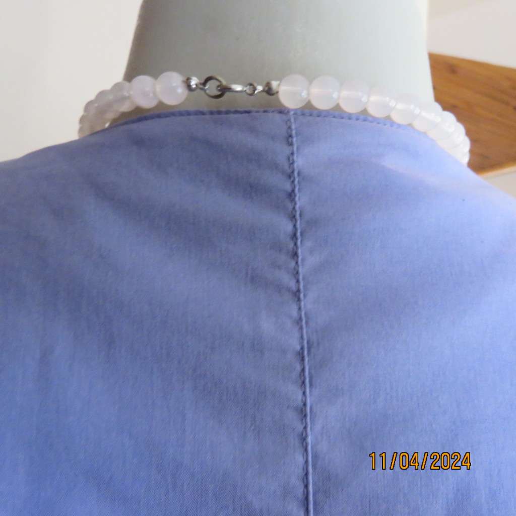 Amazing KATHIE LEE button down top in mauve. Round neck with V. Size 36. Brand new cond.