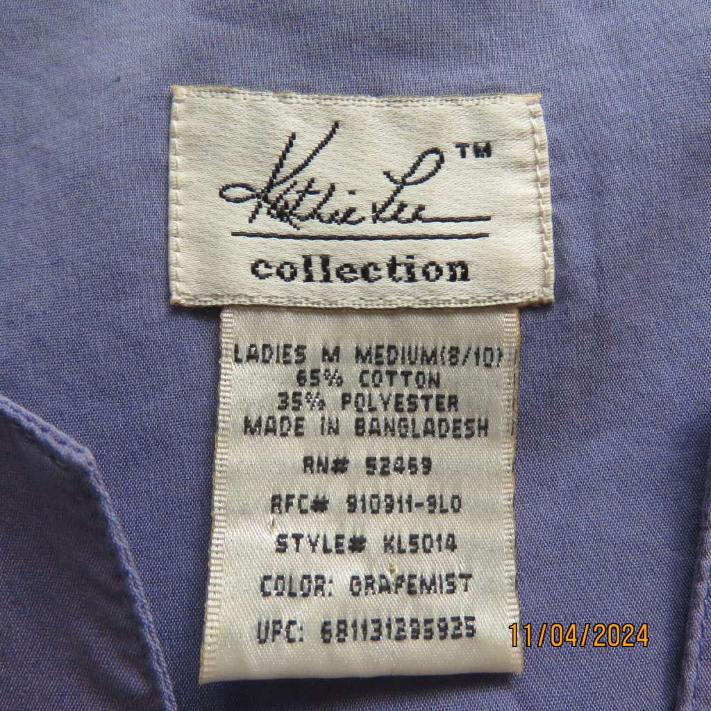 Amazing KATHIE LEE button down top in mauve. Round neck with V. Size 36. Brand new cond.