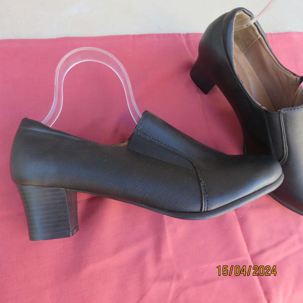 Best quality pair of black GIOVANNI shoes size 9. Step on air comfy inner soles. Brand new cond.
