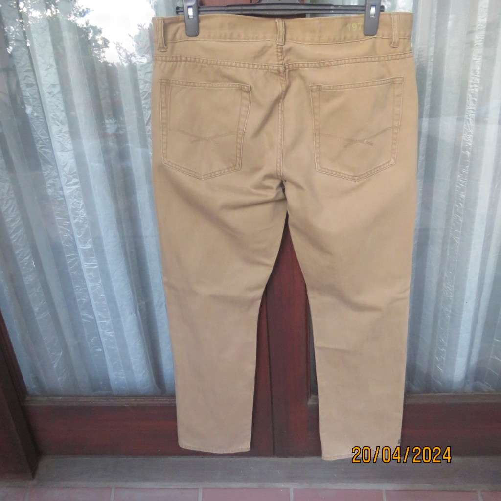 Men`s 100% cotton golden brown pants size 40 by CHEROKEE. Inner leg 80cm. Brand new cond.