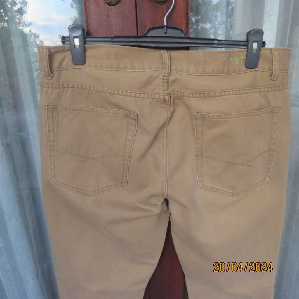 Men`s 100% cotton golden brown pants size 40 by CHEROKEE. Inner leg 80cm. Brand new cond.