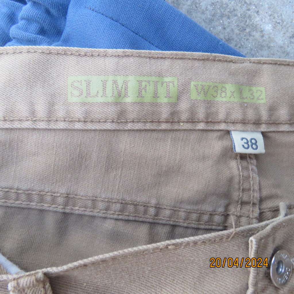 Men`s 100% cotton golden brown pants size 40 by CHEROKEE. Inner leg 80cm. Brand new cond.