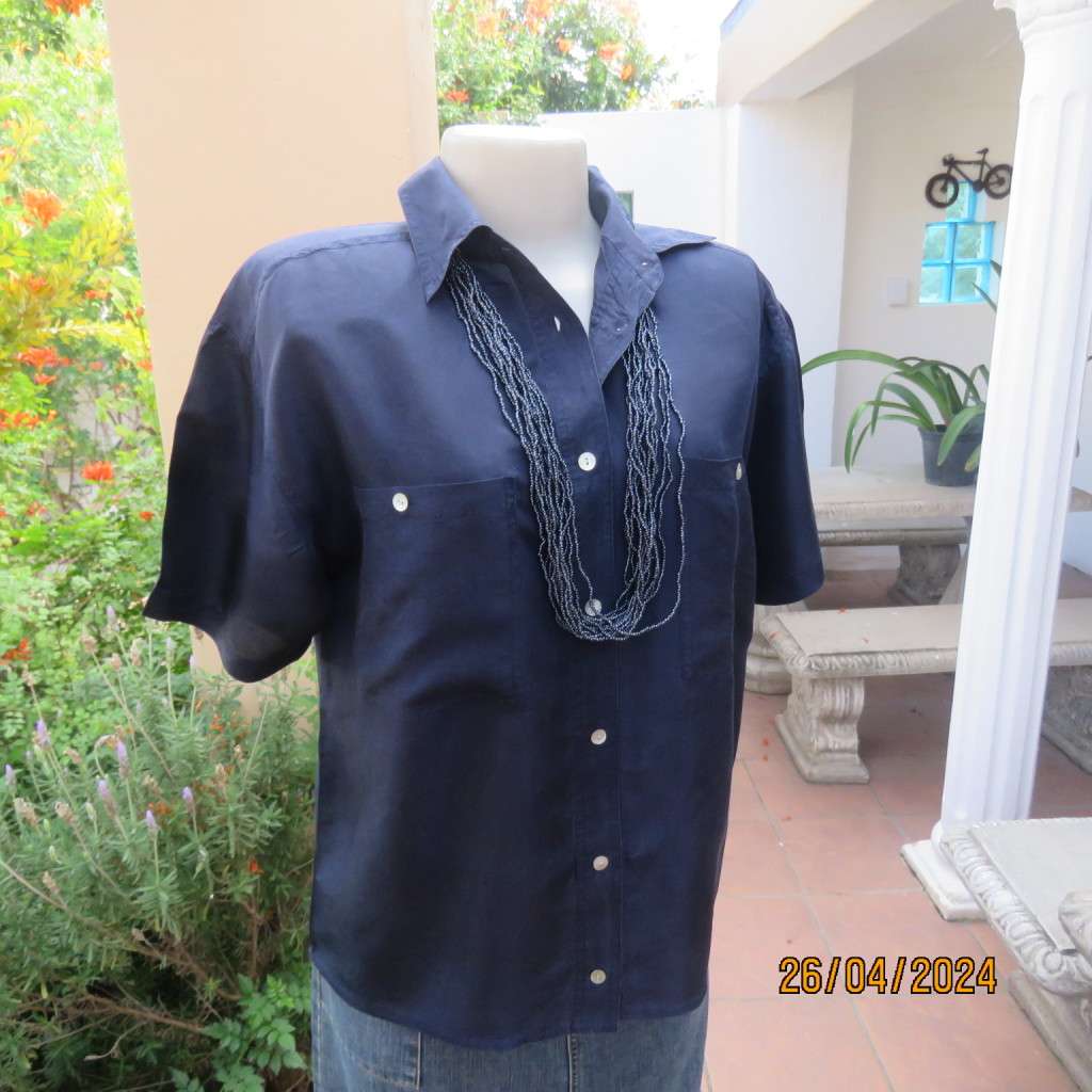 Smart 100% silk short sleeve navy button down top by NEWS size 36/38. Shirt collar.Very good cond.