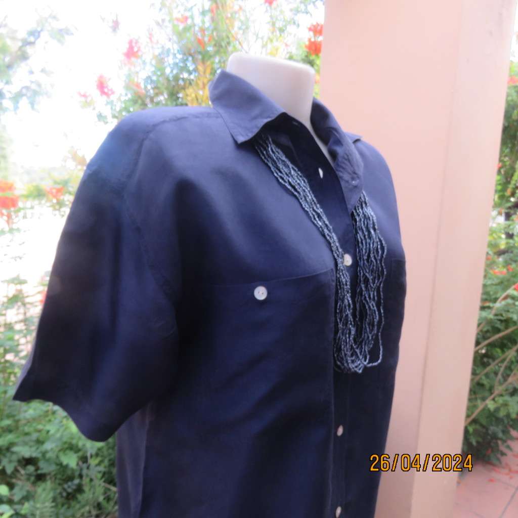 Smart 100% silk short sleeve navy button down top by NEWS size 36/38. Shirt collar.Very good cond.
