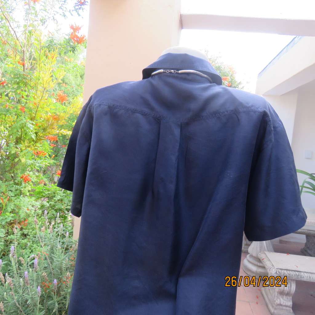 Smart 100% silk short sleeve navy button down top by NEWS size 36/38. Shirt collar.Very good cond.