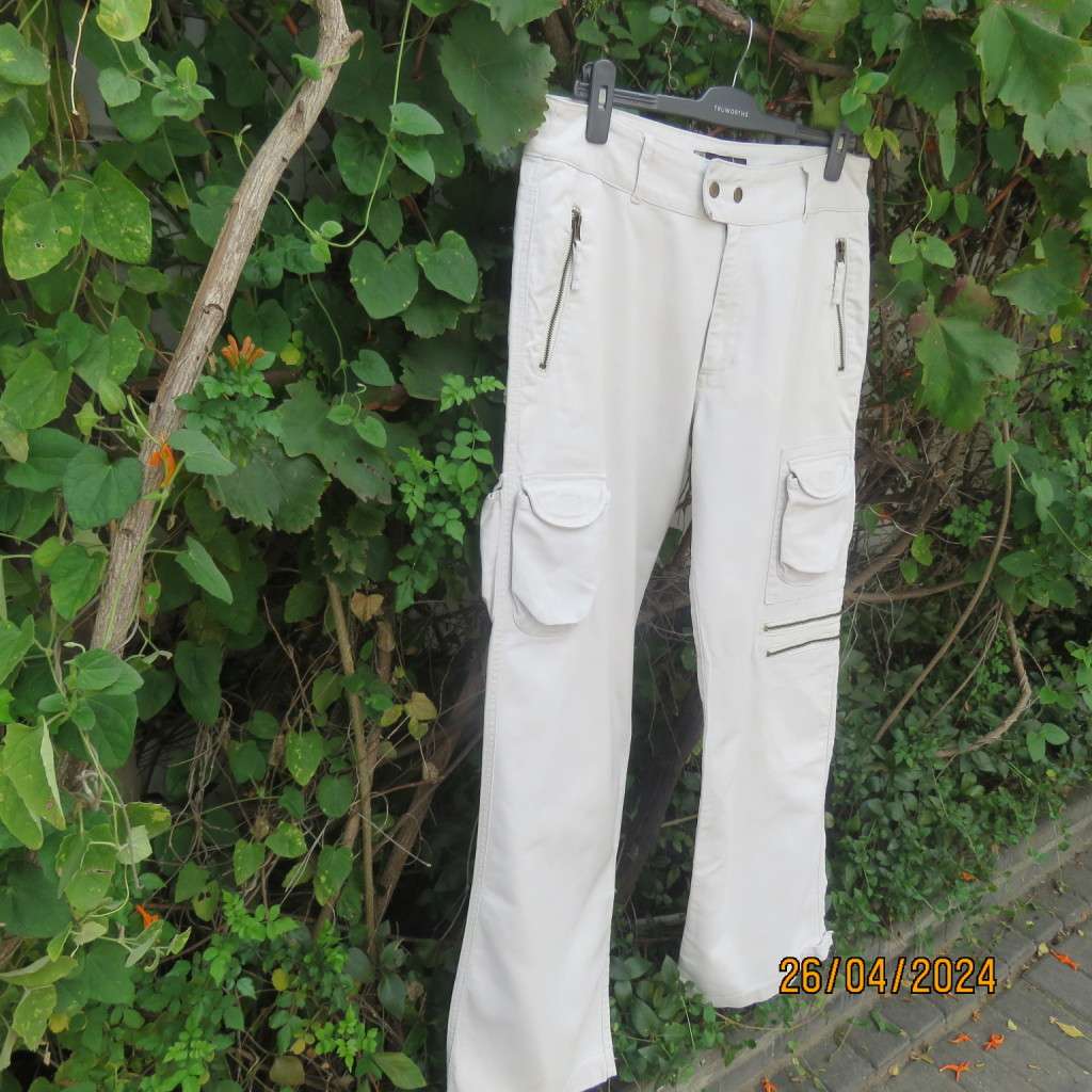 Stylish hardwearing cotton VERTIGO longs size 36 in beige. Pockets and detail galore!!. New cond.