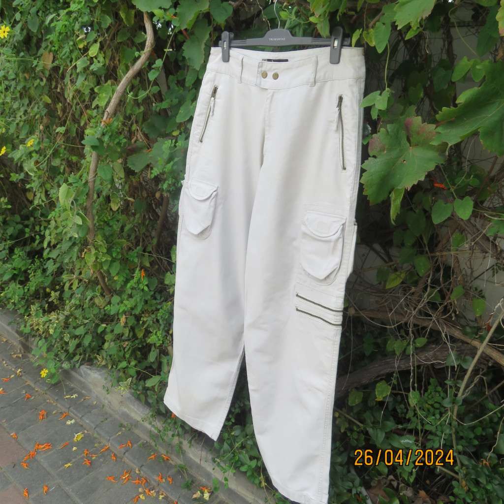 Stylish hardwearing cotton VERTIGO longs size 36 in beige. Pockets and detail galore!!. New cond.