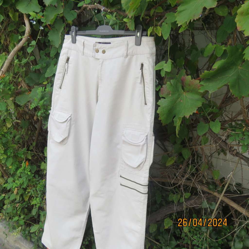 Stylish hardwearing cotton VERTIGO longs size 36 in beige. Pockets and detail galore!!. New cond.