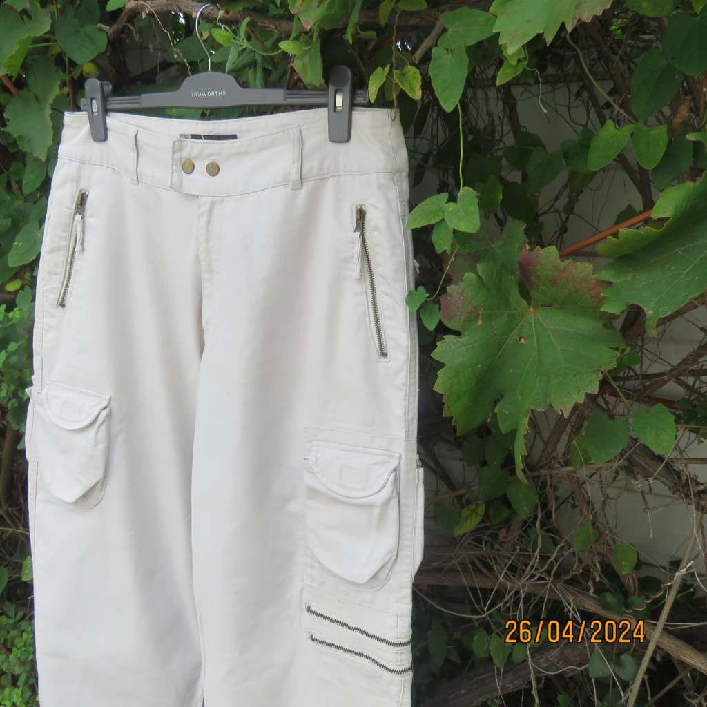 Stylish hardwearing cotton VERTIGO longs size 36 in beige. Pockets and detail galore!!. New cond.
