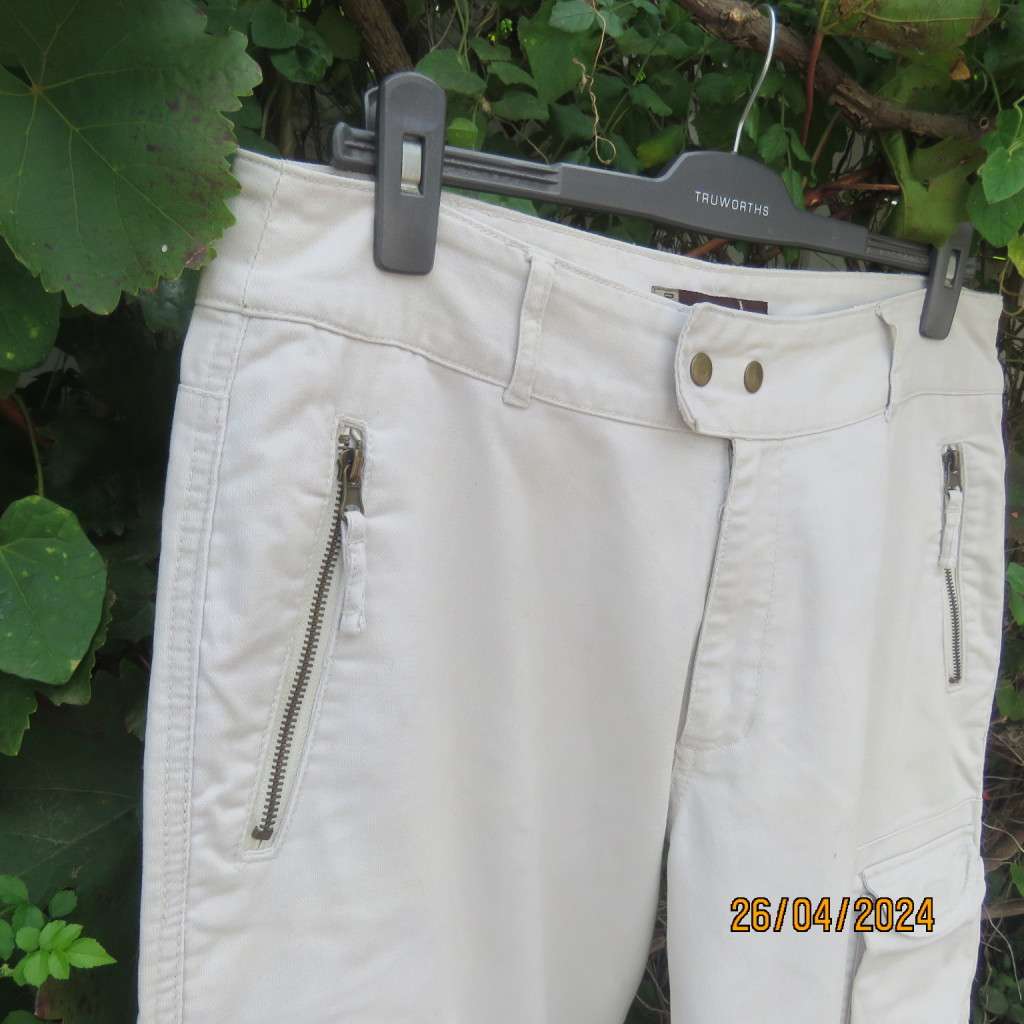 Stylish hardwearing cotton VERTIGO longs size 36 in beige. Pockets and detail galore!!. New cond.