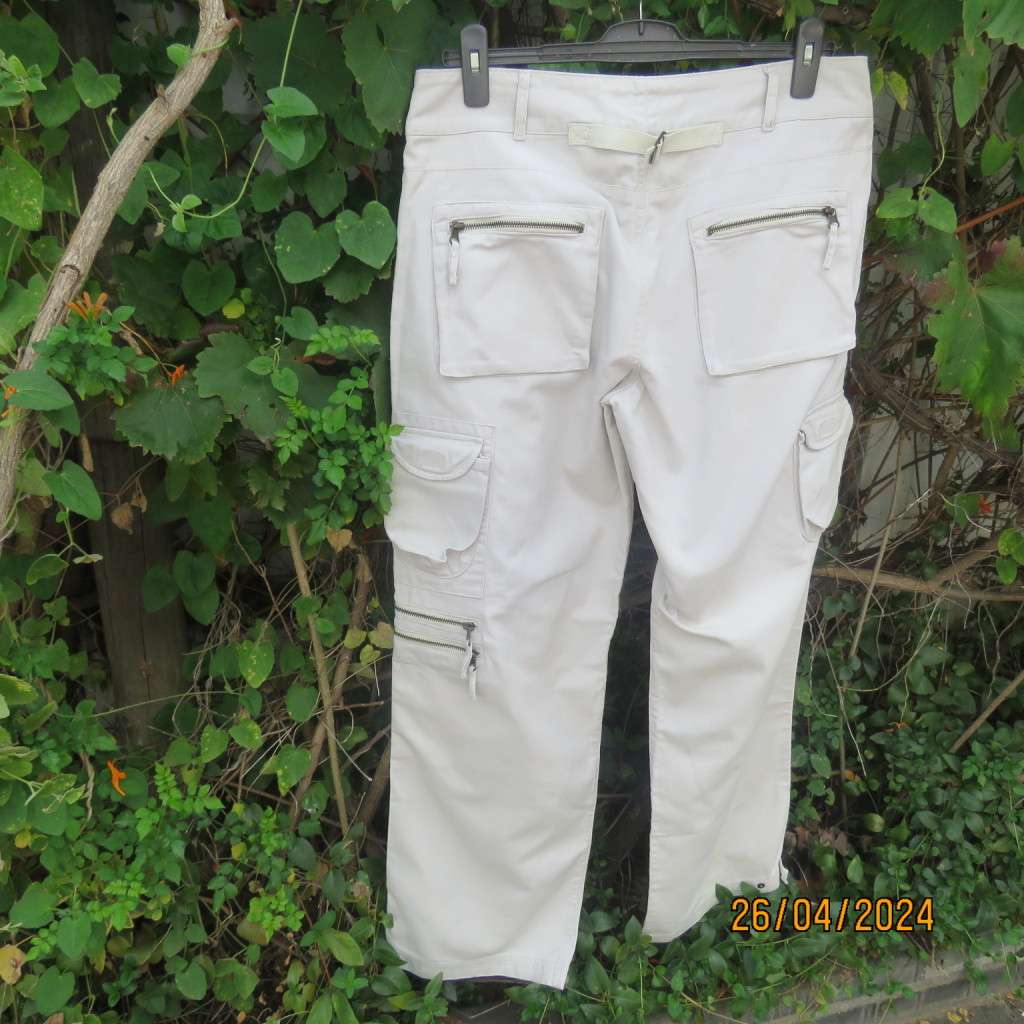 Stylish hardwearing cotton VERTIGO longs size 36 in beige. Pockets and detail galore!!. New cond.