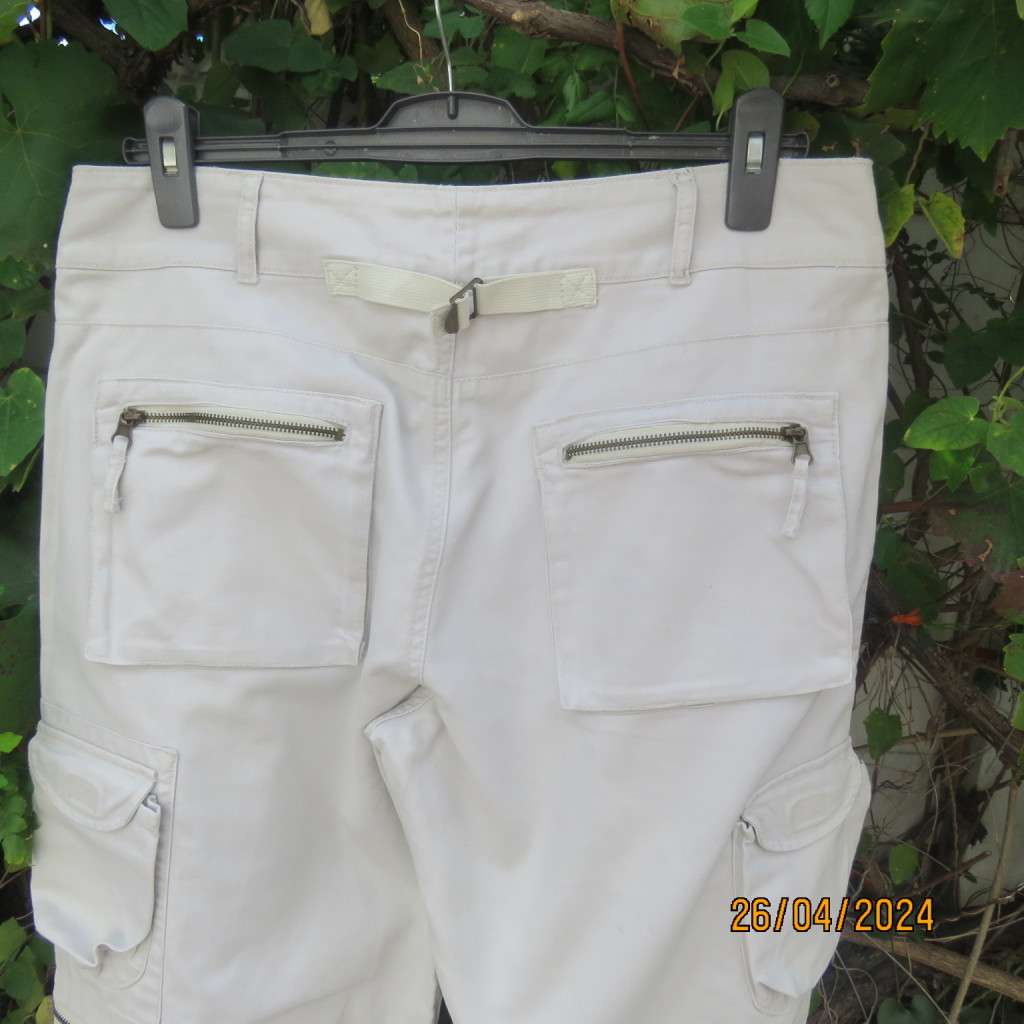 Stylish hardwearing cotton VERTIGO longs size 36 in beige. Pockets and detail galore!!. New cond.