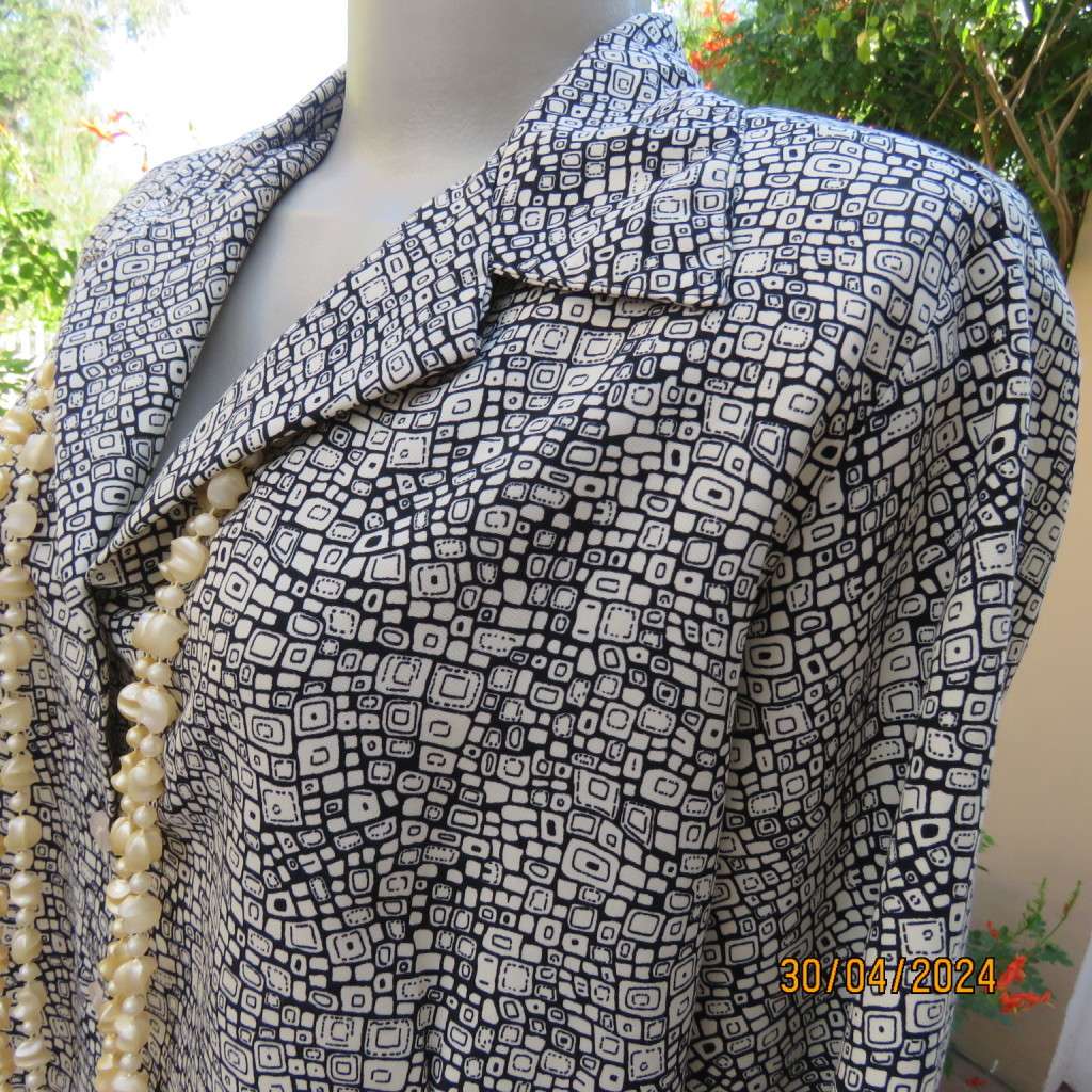 Charming black/cream graphic printed button down/open collar polyester top.JUDY`S PRIDE size 42