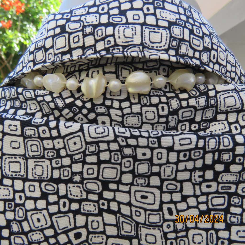 Charming black/cream graphic printed button down/open collar polyester top.JUDY`S PRIDE size 42