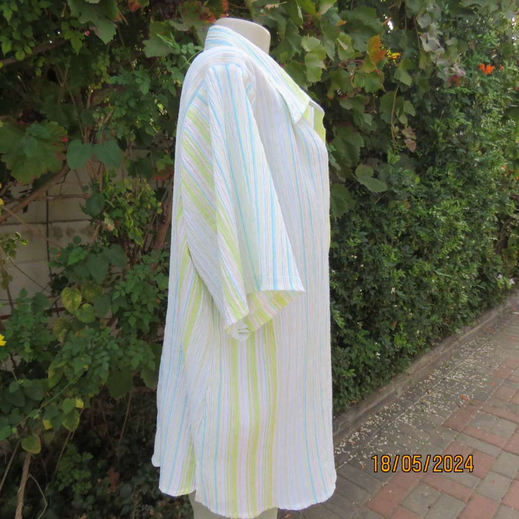 Go for effortless style in this crinkled polycotton floral picture top by RENE TAYLOR size 50.