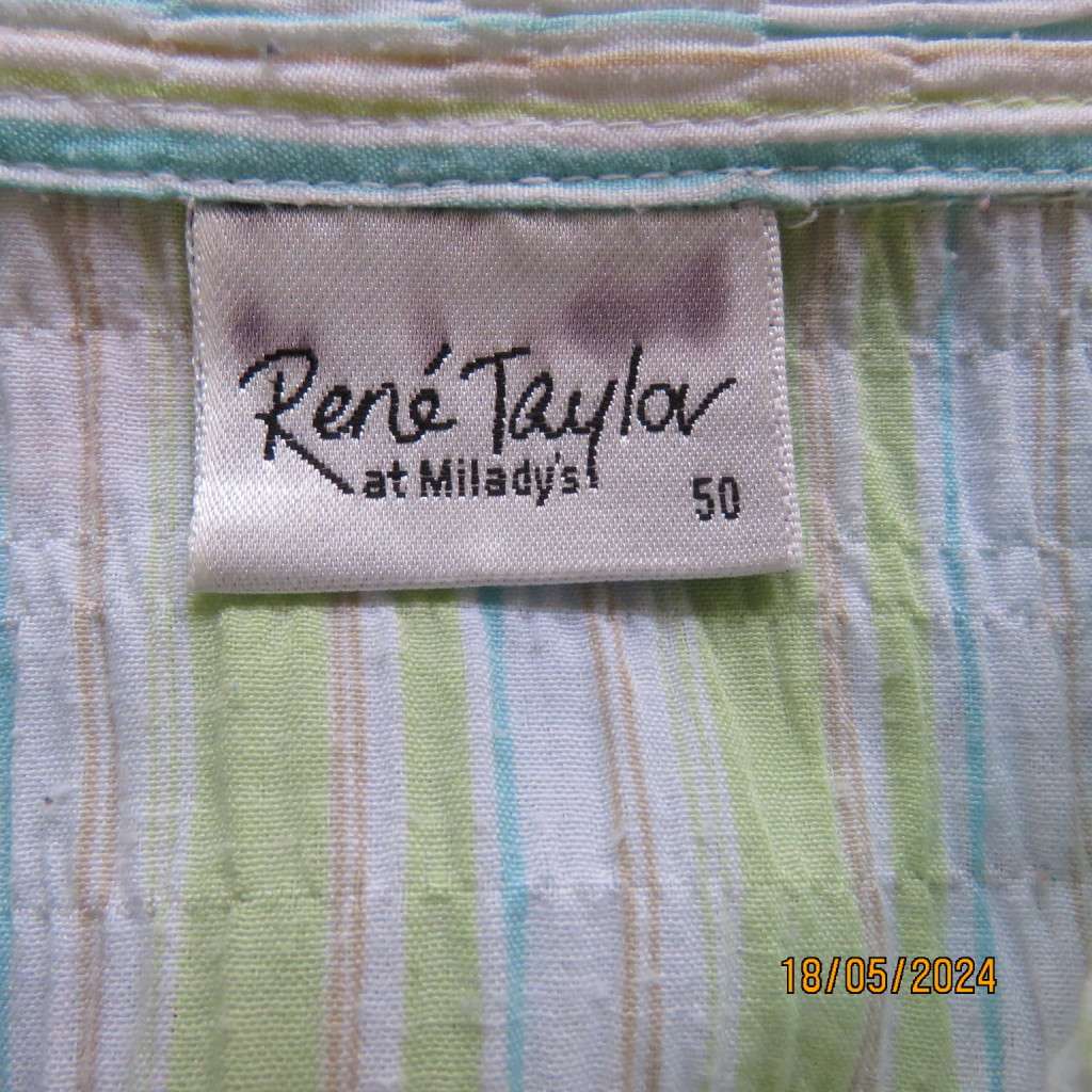 Go for effortless style in this crinkled polycotton floral picture top by RENE TAYLOR size 50.