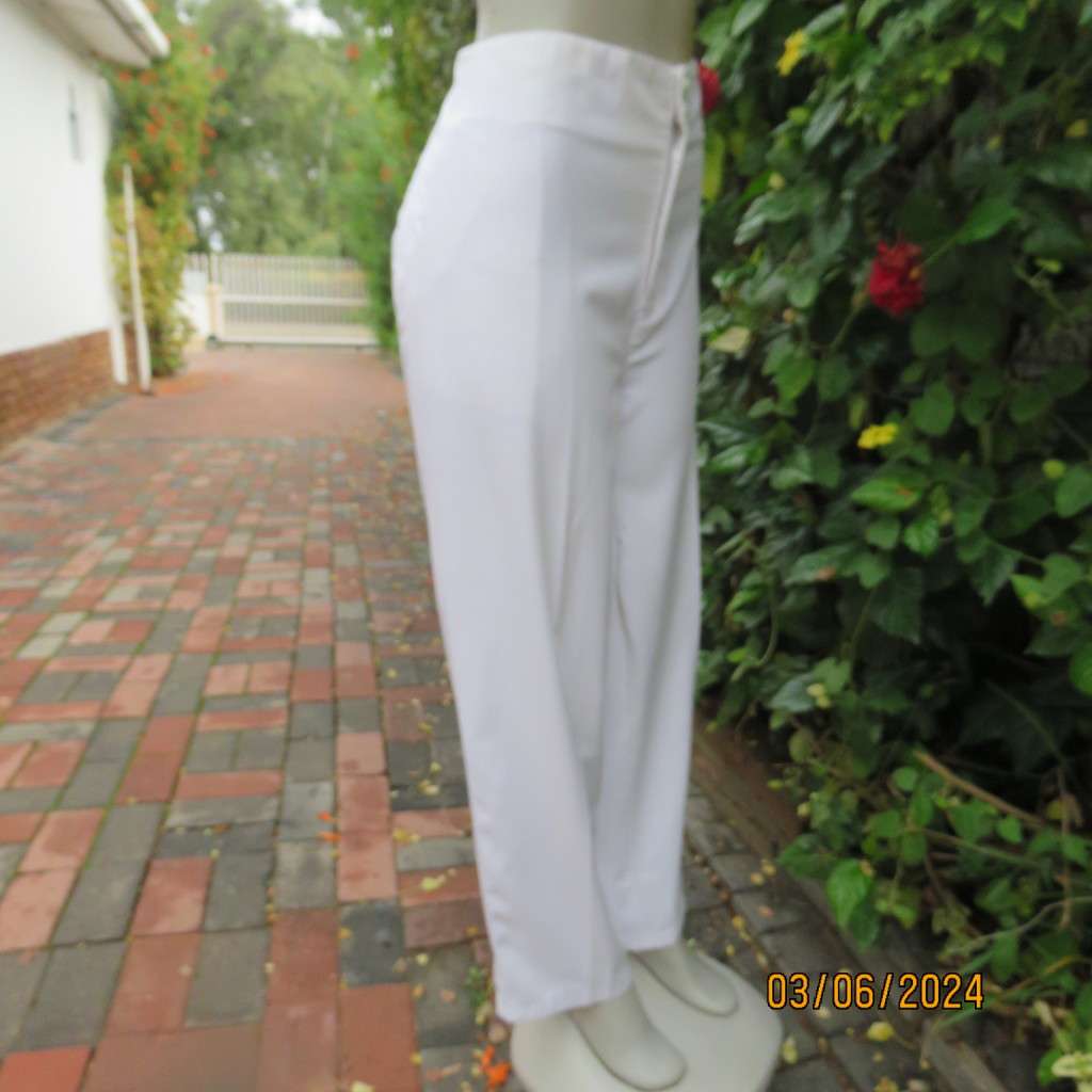 White high waisted pants by INWEAR size 36/12. Worn with belt!Cotton/viscose. Size pockets.As new